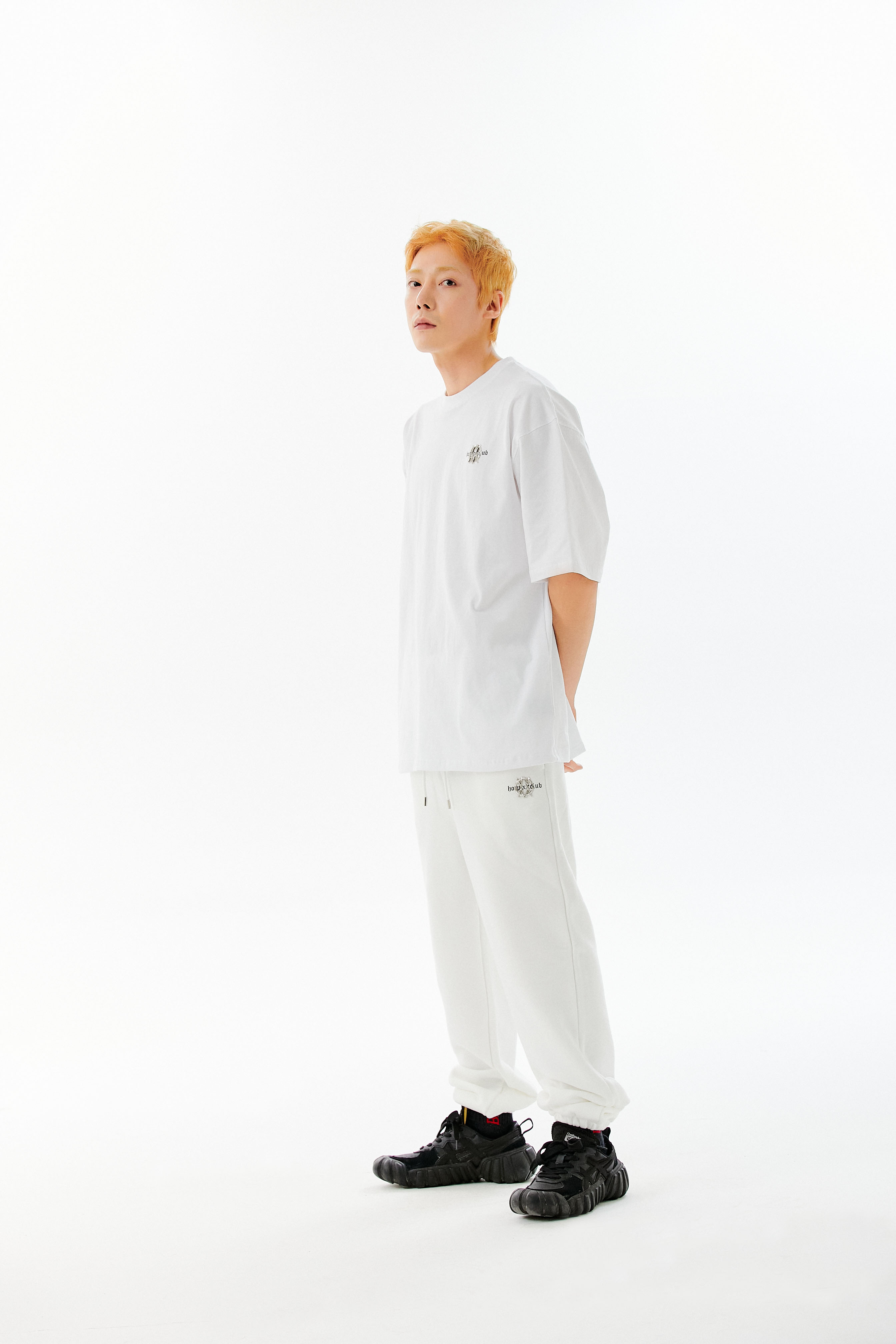[핫픽스클럽]Signature emblem jogger pants white ivory
